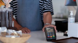 Baristas accept credit card payments in coffee shops, smartphone payment apps, online payments.